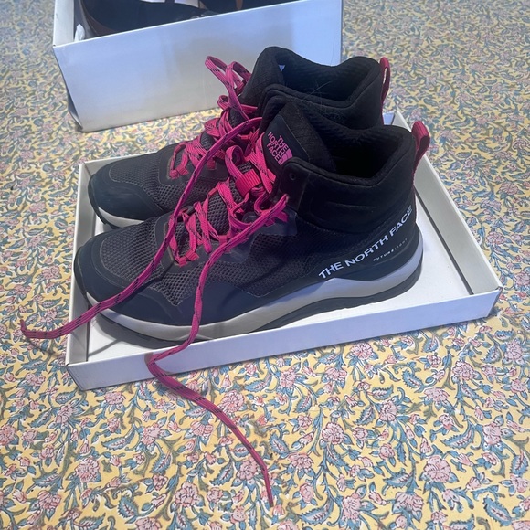 North face size 9.5 hiking boots - Picture 3 of 7